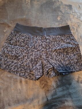 Athleta Women’s Navy and Gray Printed Athletic Shorts